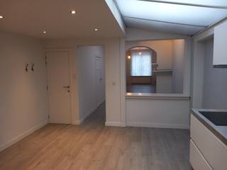 Deze ruime en charmante woning bevindt zich op een boogscheut van Kortrijk centrum en van de invalswegen.Ze bestaat uit:- de kelderverdieping met:...