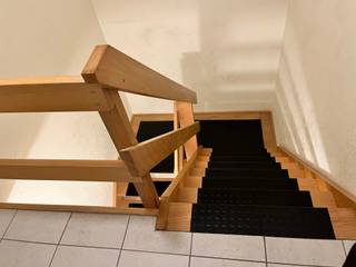 <div>U vindt dit gezellig appartement met terras en privéparking op een zeer centrale locatie op wandelafstand van winkels, scholen, openbaar vervoer en het ZNA Klina te Brasschaat. <br />Het appartement is gelegen op de tweede verdieping van een klein, verzorgd gebouw (zonder lift). <br /><br />U betreedt het gebouw via een lichte hal met een brede houten trap. Ruime en lichtrijke leefruimte met open keuken. Twee volwaardige slaapkamers, waarvan een toegang heeft tot een groot terras, bevinden zich aan de achterzijde van het appartement. De badkamer is ruim, voorzien van een dubbele wastafel, een moderne inloopdouche en een toilet. Bovendien bevindt zich hier een praktische grote bergruimte waar een wasmachine en droger kunnen worden aangesloten. <br /><br />Bij het appartement hoort ook een garagebox, welke achteraan het gebouw is gelegen (inbegrepen in de huurprijs).<br /><br />Bijzonderheden: <br />++ Gunstig EPC (117 kWh/m²) <br />++ Grote berging <br />++ Groot terras <br />++ Garagebox <br />++ Kleine gemeenschappelijke kosten (25€) <br />++ Goede bereikbaarheid aan talrijke invalswegen en openbaar vervoer <br /><br />Voor meer informatie of een bezoek ter plaatse, kan u vrijblijvend contact opnemen met Sigalit op 0475/66.84.74 of sigalit@reds.be</div>