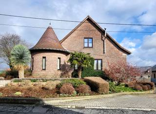 ZAT 14/3 - BEZOEKDAG OP AFSPRAAK 0488.85.81.84 Dit bijzonder ruim landhuis op een perceel van 4.149 m² is landelijk gelegen in Sint-Maria-Oudenhove...