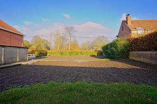 Nabij het centrum van Kalfort, vindt u dit mooi perceel bouwgrond voor het realiseren van een open bebouwing. Het perceel heeft een oppervlakte...