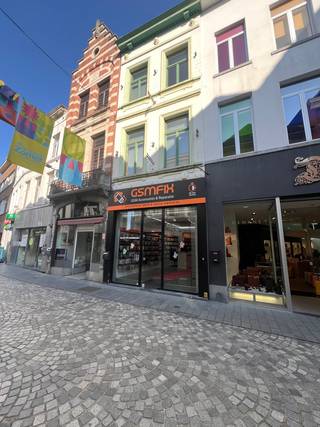 Te koop: verhuurd handelspand (actuele huurder: GSM FIX)Huuropbrengst: 14.400 € / jaar. (huurovereenkomst lopende tot 15/12/2029)Woonst mogelijk op...
