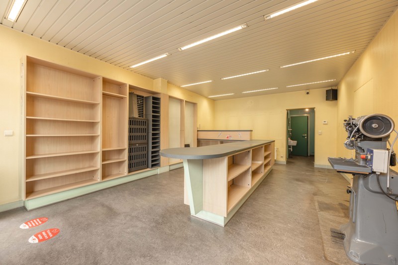 Commerciële ruimte / kantoorruimte in het centrum van Sint-Eloois-Vijve! - foto 3