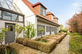 À vendre : magnifique villa avec 4 chambres et 4 salles de bains Dans cette propriété exceptionnelle, calme et intimité absolue sont garantis...