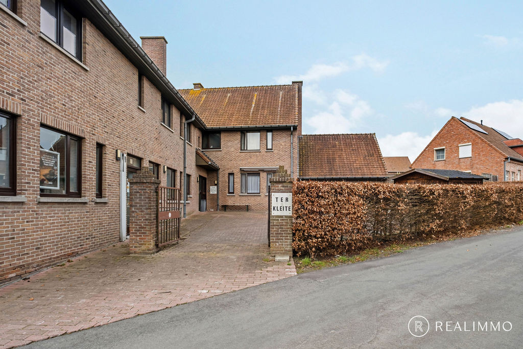 Polyvalente handelsruimte met ruime parking - foto 2