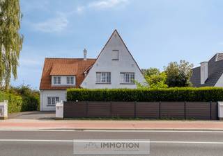 Zoekt u een woning waar ruimte én mogelijkheden samenkomen? Dan is deze karaktervolle villa op 1.251 m² in Marke wat u nodig hebt. Ideaal voor...