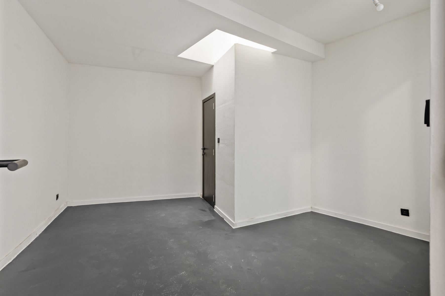 Magazijn met kantoorruimtes en units - foto 4