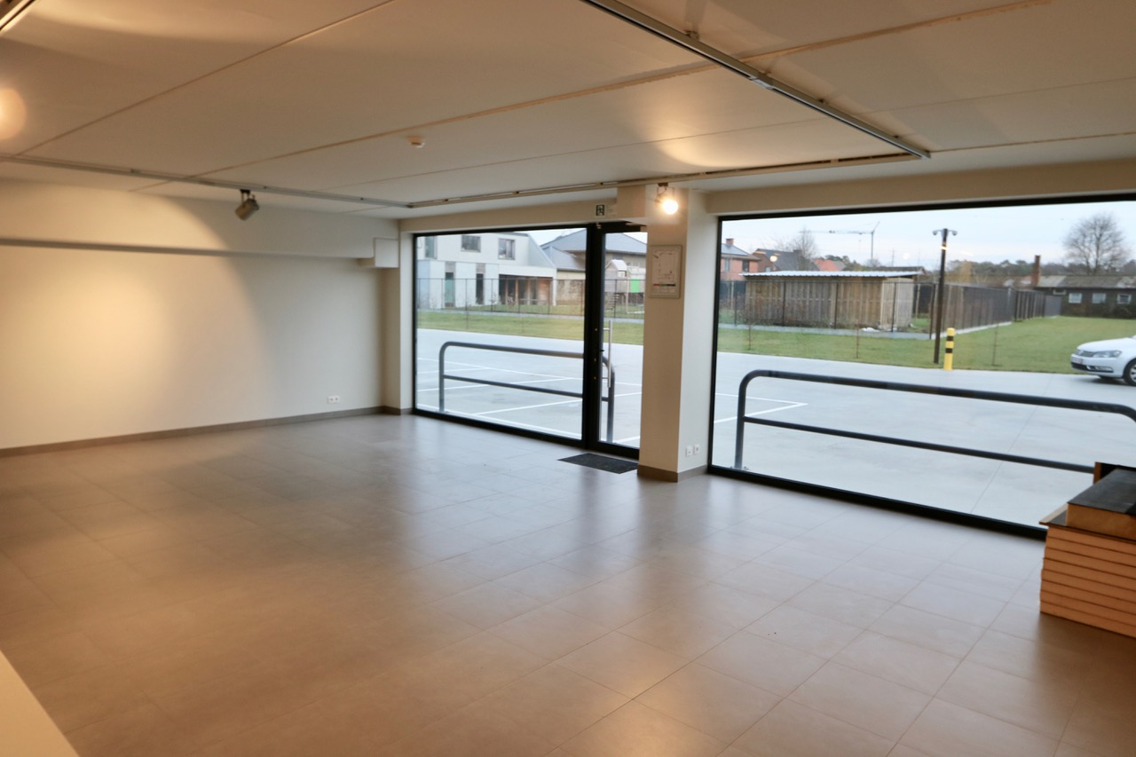 Ruime kantoorruimte op bedrijventerrein met parking! - foto 3
