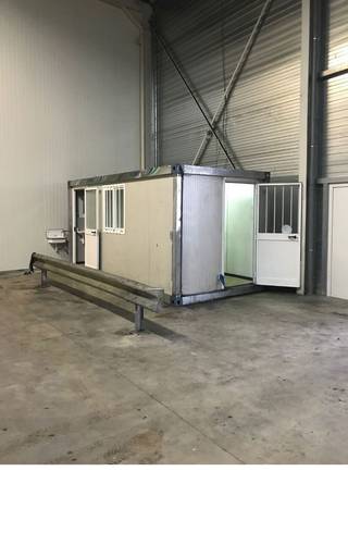 Magazijn/opslagruimte van 456m² gelegen op het industrieterrein "Oude Kazerne" te Kaulille, op 6 km van de Nederlandse grens. TECHNISCHE KENMERKEN...