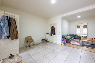 Opbrengsteigendom nabij het Bouckenborghpark.Het gebouw verkeert in een uitmuntende staat van onderhoud en bestaat uit drie appartementen met telkens...