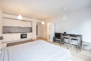 BRUSSEL, Europese wijk, recent studio van ± 35m² bewoonbare oppervlakte, gelegen op de 3e verdieping van een gebouw uit 2016. Het omvat: inkomhal...