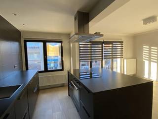 Zeer mooi en verzorgd appartement, gunstig gelegen in de nabijheid van onder andere supermarkten.Dankzij de vlotte verbinding met de E313 en het...