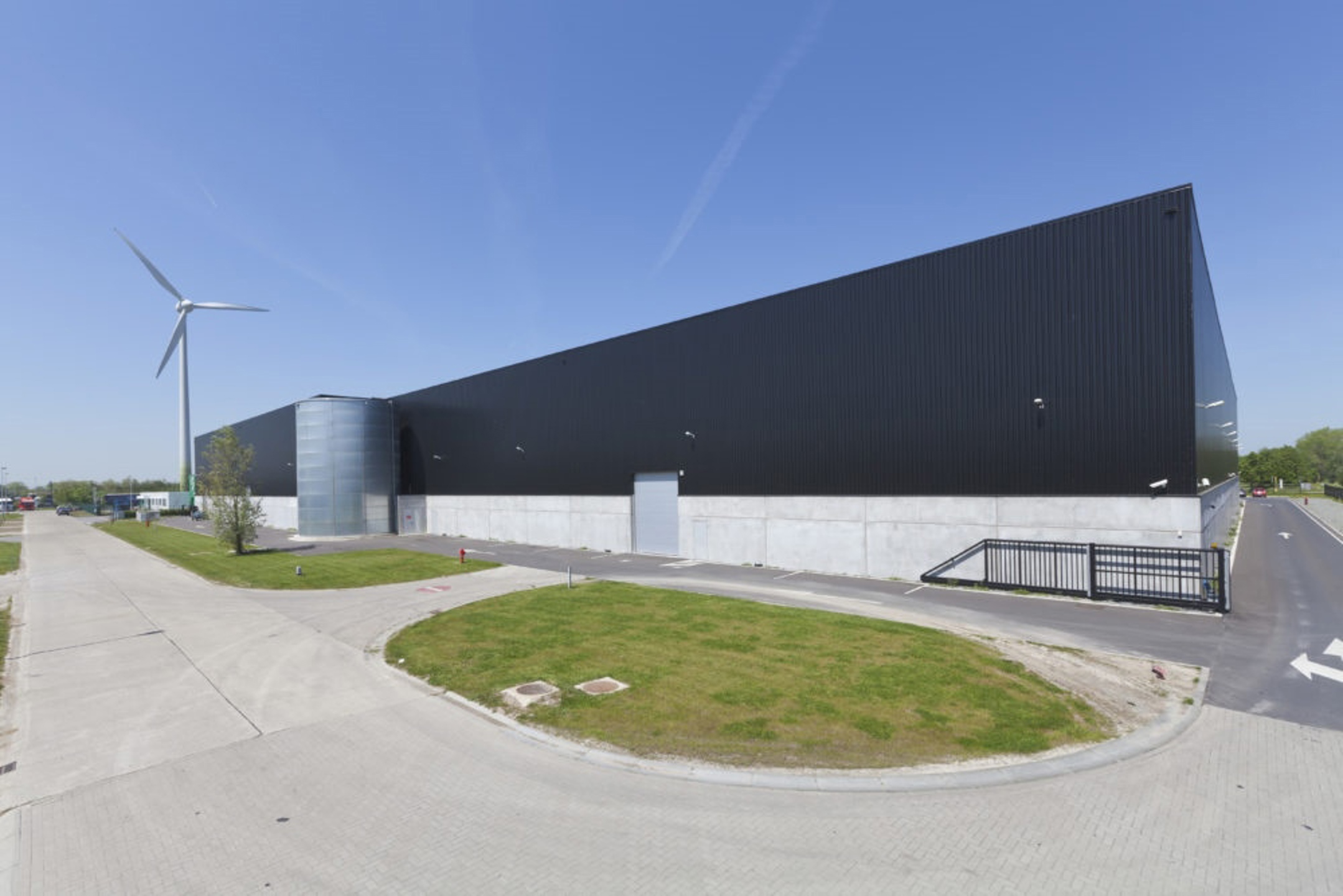 Logistiek bedrijfsgebouw van 14.135m² met 12 loskades - foto 4