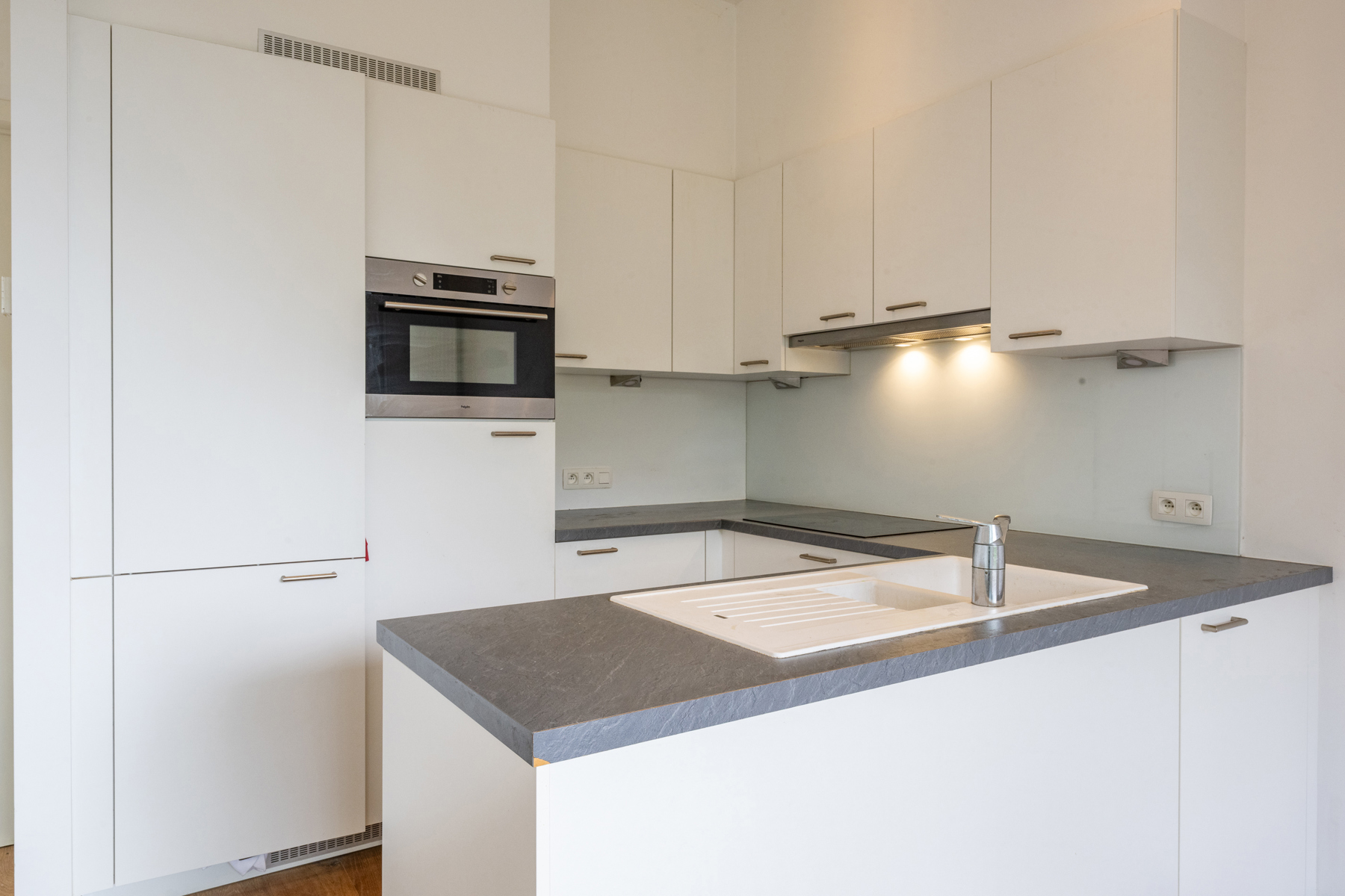 INSTAPKLAAR APPARTEMENT MET TERRAS &amp; AUTOSTAANPLAATS - foto 4