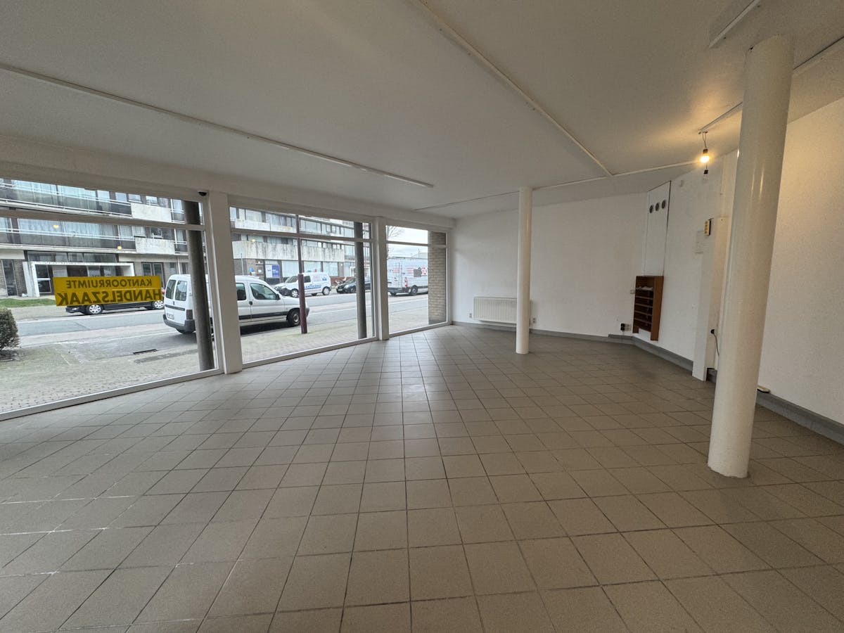 Commercial Corner Property for Sale — Center of Ostend (75m²) - photo 3