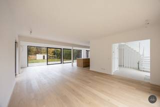 Meer info via info@homixx.be of via 016199340.Deze prachtige villa is centraal gelegen op een steenworp van het Imelda ziekenhuis. In 2024-2025 is...