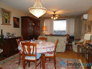 <p><span> </span></p><p><span>Algemeen:</span><span><br />Gezellig en zonnig gemeubeld appartement met 3 slaapkamers en terras gelegen op een achtste verdieping in een residentieel gebouw met een panoramisch uitzicht op de stad!</span></p><p><span>Het appartement is zeer netjes onderhouden. </span><span>Er is collectieve centrale verwarming op gas aanwezig. Een EPC-score van slechts 217 kWh/m²/jaar is mooi meegenomen.</span></p><p><span>Prachtig gelegen bij winkels, scholen en openbaar vervoer. </span><span>AANRADER!</span></p><p><span> </span></p><p><span>OMGEVING:</span></p><p><span>Ter Heydelaan, Gallifortlei, Kerkeveldlaan</span></p><p><span> </span></p><p><span>Indeling Appartement:</span></p><p><span>Via lift of trap komen we in een ruime hal met vele ingemaakte kasten. Aan de inkomhal is er een aparte gastentoilet aanwezig.</span></p><p><span>De mooie living die tevens voorzien is met parket heeft toegang tot een aangename terras. </span></p><p><span>De keuken is functioneel en volledig ingericht met toestellen. Verder vinden we dan 3 slaapkamers en badkamer. Deze is voorzien van douche, lavabo in meubel, ingemaakte kast en douche.</span></p><p><span>Een kelder (nr 62) is inbegrepen in de prijs.</span></p><p><span> </span></p><p><span>Algemene informatie:</span></p><p><span>Ruimtelijke ordening: </span><span>Gvkr, stedenbouwkundige inlichtingen in aanvraag</span></p><p><span>P-score:</span><span>A</span></p><p><span>G-score:</span><span>A</span></p><p><span>Algemene onkosten:</span><span>289,80 € per maand (water, cv, gang, lift, onderhoud, syndicus, blokpolis, reservefonds....)</span></p><p><span> </span></p><p><span>Algemene toestand:</span></p><p><span>Dak vernieuwd en geïsoleerd in 2016, parket in heel mooie staat, airco in de living</span></p><p><span> </span></p><p><span>Interesse?</span></p><p><span>Zoekt u een leuk appartement op een uitstekende locatie? Wees er dan snel bij! Neem contact op met Immovivo op het nummer 03/459.89.59</span></p><p><span> </span></p><p><span><br /><br /></span></p><p><span> </span></p><p><span> </span></p><p><span> </span></p><p><span> </span></p><p><span> </span></p><p><span> </span></p><p><span> </span></p><p><span> </span></p><p><span> </span></p><p><span> </span></p><p><span> </span></p><p><span> </span></p><p><span> </span></p><p><span> </span></p><p><span> </span></p>