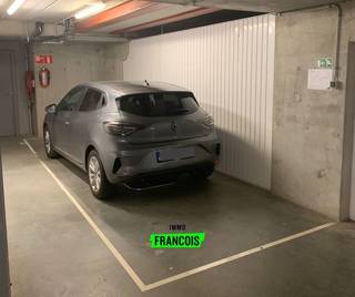 In een verzorgd garagecomplex, gelegen tussen de Smet de Naeyerlaan en de Vrijheidstraat, bevindt zich deze ondergrondse staanplaats op niveau...