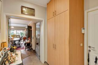 INSTAPKLAAR GELIJKVLOERSAPPARTEMENT MET TUIN, TERRAS EN GARAGE OP TOPLOCATIE!Instapklaar, zuidwest georiënteerd gelijkvloersappartement met zonnig...