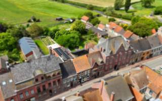 Handelspand met loods en woonst te koop in RoesbruggeOver de woning:In het hart van Roesbrugge vindt u dit uitzonderlijke handelspand met loods én...