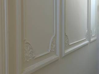 Op zoek naar jouw nieuwe thuis? In de Demerstraat in Antwerpen vind je deze volledig gerenoveerde woning met twee slaapkamers. De authentieke elementen geven het huis een eigen karakter en zorgen voor een gezellige sfeer.<br />Op het gelijkvloers bevinden zich naast de garage ook de badkamer, eet- en leefruimte alsook de keuken. Deze laatste staat in rechtstreekse verbinding met de tuin. Van een gezellig diner binnen tot een lange zomeravond aan tafel buiten: hier geniet je op jouw manier! Mooi meegenomen: de eigenaars staan ervoor open om de tuin in overleg met de nieuwe huurders op te knappen, rekening houdend met hun wensen.<br /><br />Via de authentieke trap kom je op de eerste verdieping waar zich een grote en kleinere slaapkamer bevinden. De kamers genieten door de grote ramen van veel natuurlijk licht.<br />Een eigen garage en een extra berging in de tuin zorgen bovendien voor praktische opbergruimte en een plek voor je wagen.<br />Je woont hier in een leuke buurt in volle ontwikkeling, waar de afgelopen jaren volop werd geïnvesteerd. Het Antwerpse centrum ligt op een boogscheut: ideaal om ook van het stadsleven te genieten!<br /><br />- Huurprijs: 1250 EUR/maand<br />- Kosten plaatsbeschrijving: 50/50 huurder en verhuurder<br />- Kosten water, gas en elektriciteit apart<br />- Huurcontract 1 jaar (met mogelijkheid tot verlenging)<br />- Huurwaarborg = 3 maanden<br /><br />Interesse? Plan gerust een bezoek in via volgende link: https://jamar.immo/te-huur/gerenoveerde-woning-met-tuin-en-garage/<br />Zie jij jezelf hier al wonen? Maak snel een afspraak via britt@jamar.immo of 0487/93.35.43 en kom ontdekken!