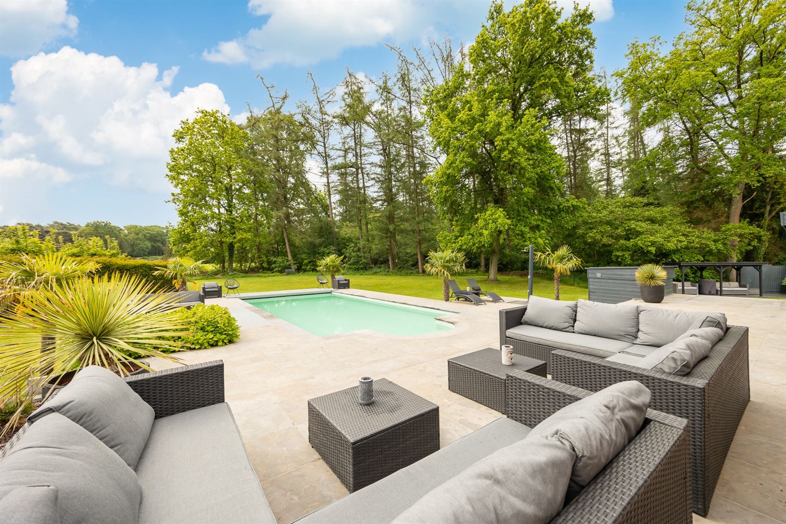 Woning met burelen, opslagruimte en een prachtige tuin! - foto 3