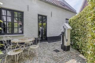 Langs de Ketelstraat 5 & Speystraat 1 in het pittoreske Damme bevindt zich dit recent (°2023, EPC 130 = B label) met oog voor detail gerenoveerd...