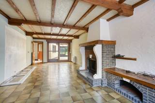 À vendre: spacieuse maison avec jardin orienté sud-est à MerchtemVous recherchez une maison familiale solide avec beaucoup de potentiel?...