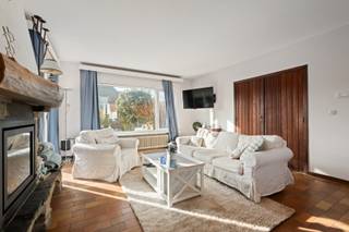 koop: ruim halfopen huis in de villawijk van Koksijde, op een centrale en groene locatie nabij openbaar vervoer. Deze instapklare woning biedt maar...