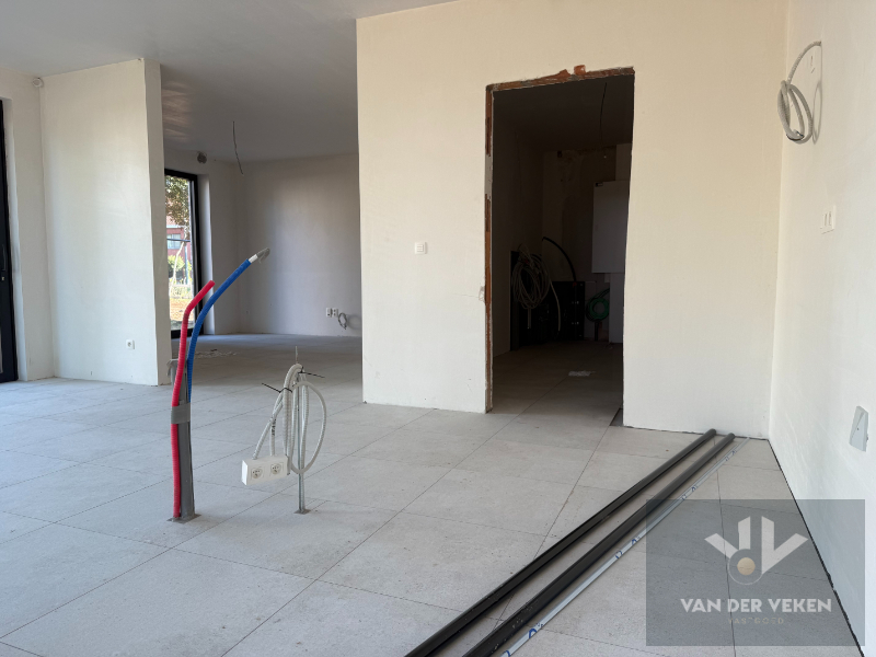 Ruime half open BEN-woning met 4 slaapkamers te bewonderen in het gezellige Kermt. - foto 5