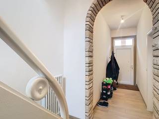 Deze halfopen woning bevindt zich in het dorpscentrum van Watou, op zo'n 10 minuten van Poperinge. In het dorp is er een buurtsupermarkt,...