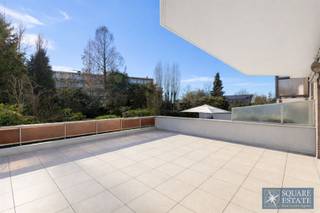 Square Estate presenteert u dit prachtige appartement van 92 m² in het hart van Wemmel, vlakbij winkels, openbaar vervoer en alle voorzieningen.Het...