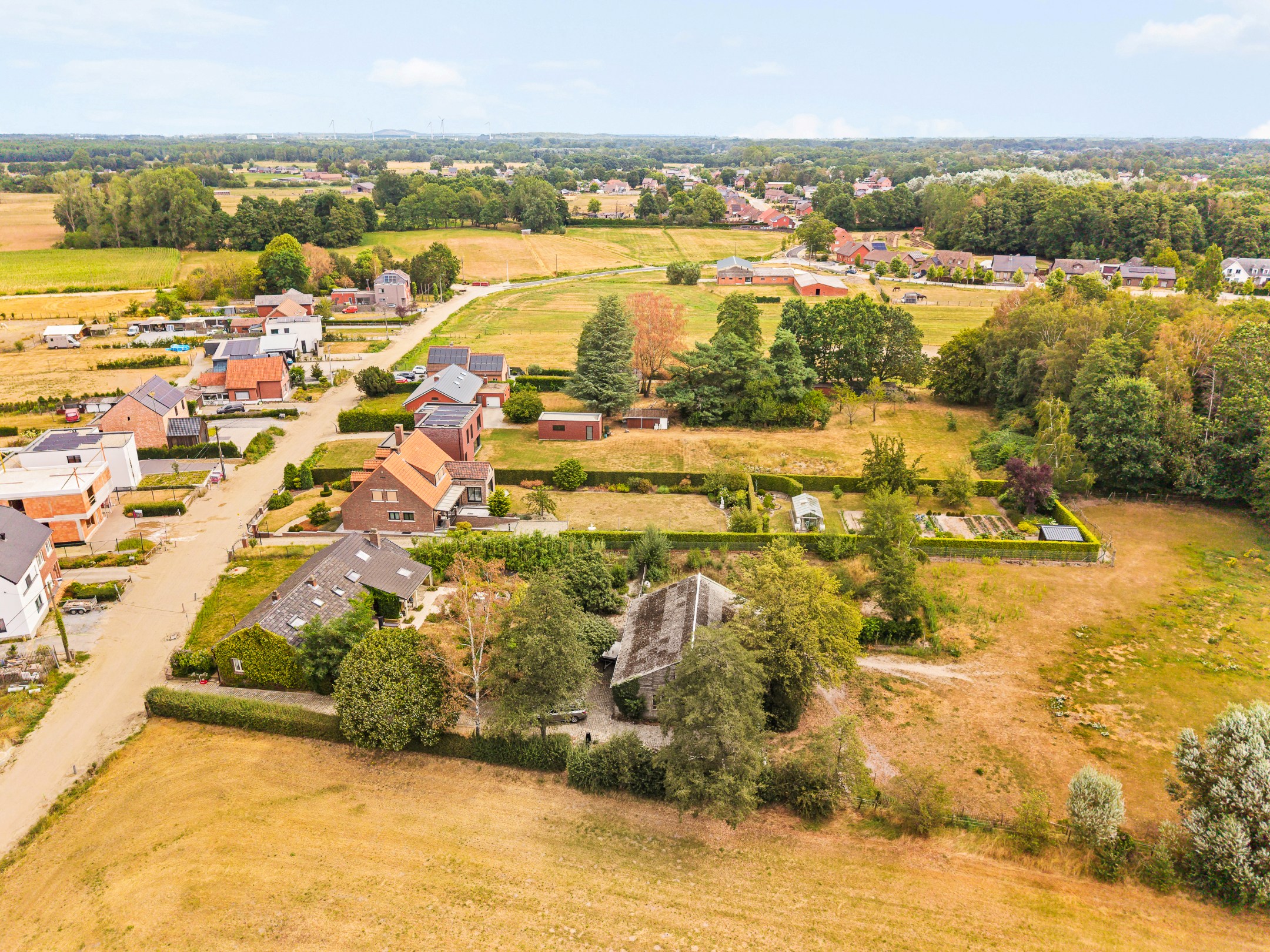 Spacious, solidly built villa on 2,092 m² in a rural setting in Schulen (Herk-de-Stad). - photo 4
