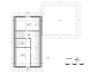 Deze centraal gelegen bouwgrond beschikt reeds over een vergund plan voor het bouwen van een halfopen bebouwing. De nieuwe woning heeft een bouwdiepte van max 18m op gelijkvloers en 14,7 m op verdieping. De woning heeft breedte van 8,4m ter hoogte van de voorgevel en heeft een max breedte van 18,4 m. Op de linker helft is er een zadeldak. De kroonlijsthoogte bedraagt 3,8 m. De nokhoogte bedraagt 7 m. De rechter vleugel van de woning heeft een plat groendak met een hoogte van 3,8 m.<br />Foto is niet bindend, enkel ter illustratie. <span>Prijs is uitsluitend voor bouwgrond met vergund plan.</span><br /><br />De ligging is dan ook zeer goed in het centrum van Steenhuize-Wijnhuize.<br /><br />Bij interesse neem contact op met Kristien: 0475 496218
