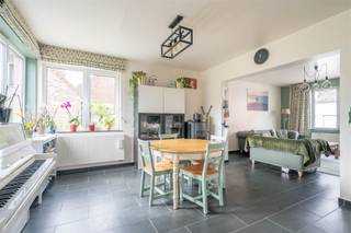 Century21 Immonero presenteert: Deze prachtige eengezinswoning met veel ruimte (213m2), waaronder 5 slaapkamers, 2 badkamers op een prachtig...