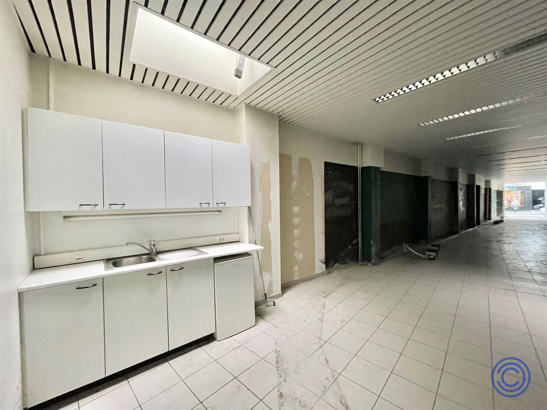 Ruim winkelpand ca. 240m² in het centrum van Kontich! - foto 4