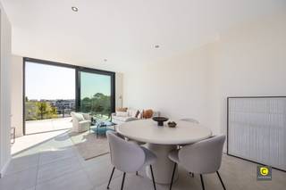 Luxueus en hoogwaardig nieuwbouw appartement met ruim terrasGelegen op een bevoorrechte locatie met in korte nabijheid verschillende groene parken (...