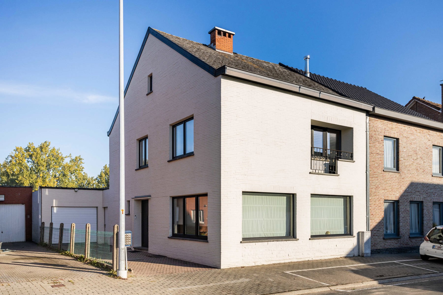 Instapklare halfopen bebouwing met tuin, zicht en garage! - foto 1