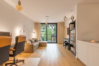 - Ideale ligging aan de Broeltorens in Kortrijk: De Paulientjes 4<br />- Recent, instapklaar appartement (bouwjaar 2021)<br />- Gelegen op de eerste verdieping: bus 0011, lift aanwezig<br />- Leefruimte met open keuken en toegang tot het terras<br />- Handige berging, aansluitend op de keuken<br />- 1 ruime slaapkamers met toegang tot het terras<br />- Badkamer met dubbele wastafel, inloopdouche en handdoekdroogrek<br />- EPC label A! (36 kWh/m²/jaar, E23, UC: 34022-G-DBA_2017016997/EP16190/B001/D01/SD013)<br />- Overal vloerverwarming<br />- Uitgerust met de nieuwste domotica<br />- Richtprijs: € 289.000<br />- Optie tot bijkopen ondergrondse staanplaats: €35.000