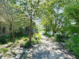 oreske omgeving. Het biedt uitzonderlijke mogelijkheden voor renovatie, waardoor het een winstgevende investering of een unieke woning kan worden.<br /><br />Functies :<br /><br />Aantal woningen: 4 onafhankelijke eenheden, waardoor de creatie van appartementen of ruimtes voor gemengd gebruik mogelijk is.