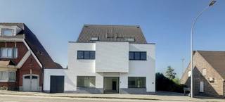 Te koop: opbrengsteigendom in open bebouwing, centraal gelegen in Vichte, op een drukke locatie nabij invalswegen. Dit pand, gebouwd in 2011,...