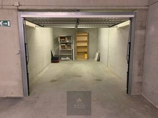 Large garage box with automatic door located on level -1 of the Vivaldi residence, centrally located on Elisalaan in Nieuwpoort-Bad...