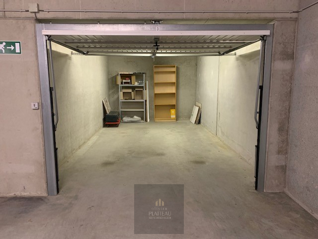 Large garage box with automatic door on level -1 of the Vivaldi residence in Nieuwpoort-Bad. - photo 3