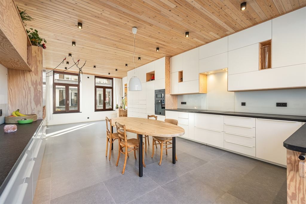 Ruime woning met dakterras en atelier - foto 4