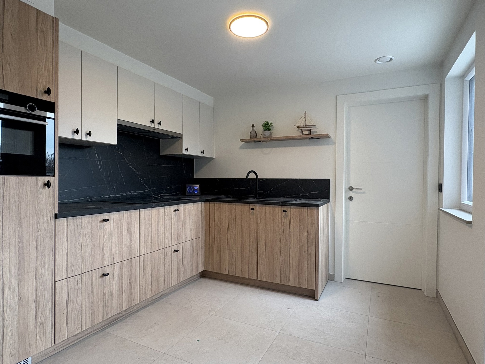 Volledig gerenoveerde gezinswoning met tuin en carport - foto 4