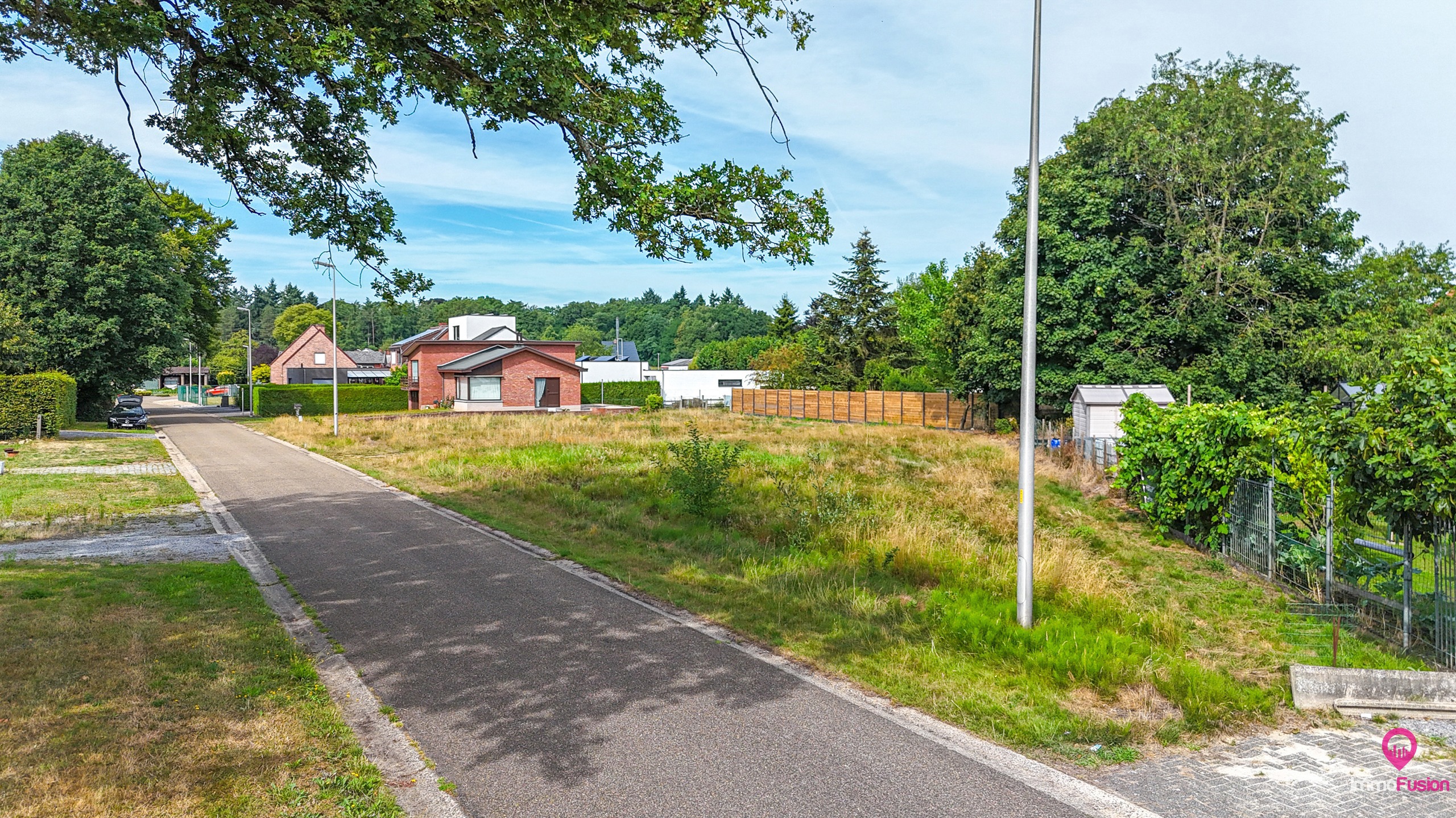 Perceel met uitzonderlijke breedte (40m) in groene omgeving! - foto 2