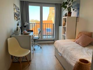 MOOIE STUDENTENKAMER TE KOOP :- Zeer centraal gelegen aan het Hooverplein en het stadspark, hartje Leuven- Deel van een complex van 24...