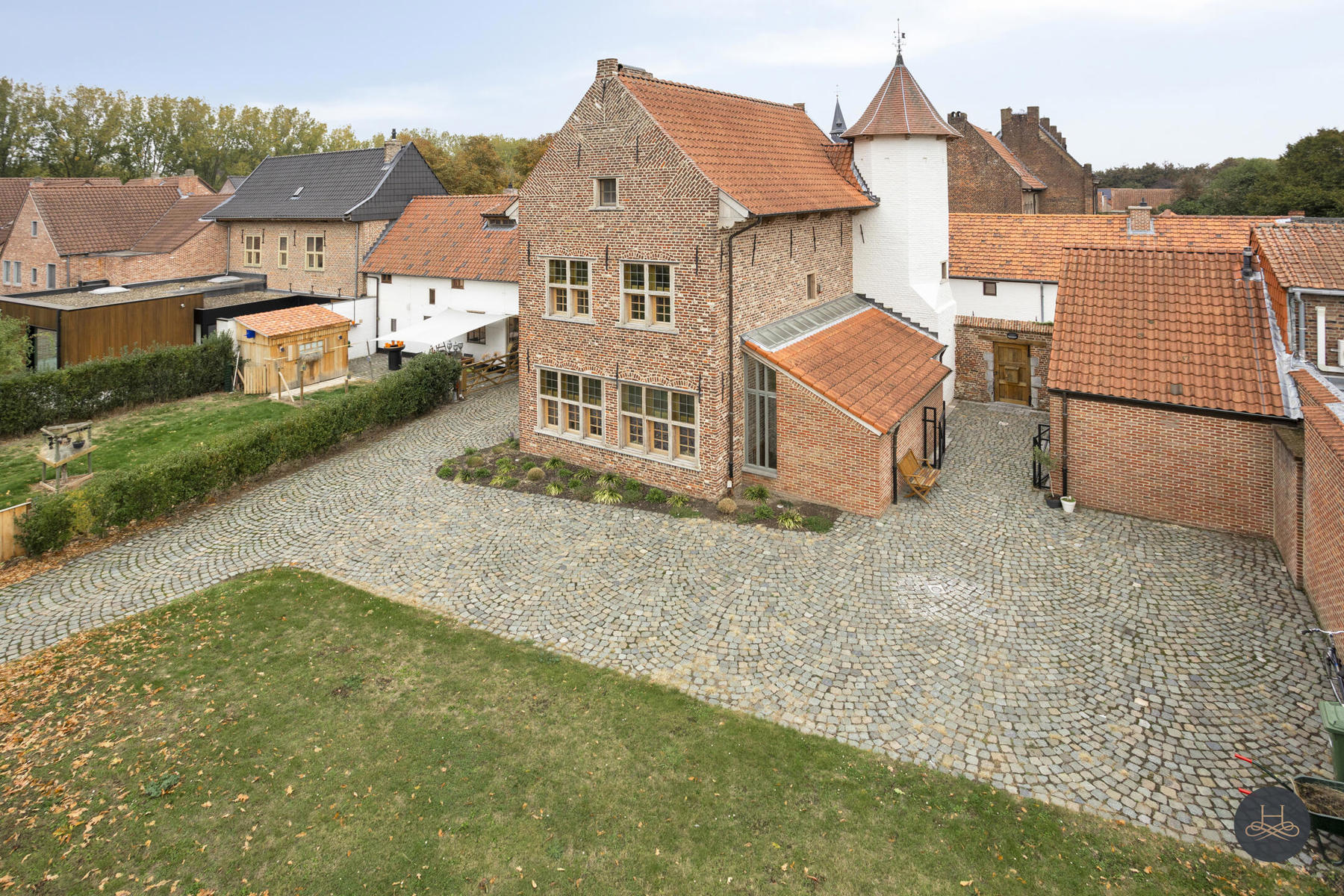 Uniek torenhuis op het Begijnhof in Sint-Truiden - foto 1