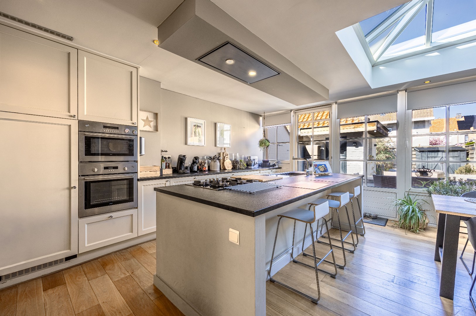 Charmante en lichtrijke gezinswoning met tuin in rustige, groene omgeving te Heist. - foto 4