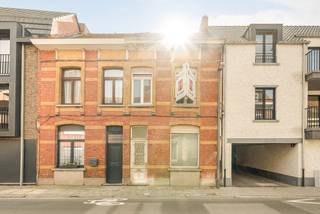 Te renoveren woning 3 slpk garage en koer in het centrum van Turnhout.Gelegen op wandelafstand van de Grote Markt van Turnhout ligt deze...