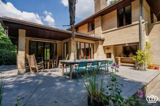 Karaktervolle villa, op toplocatie te Essen-Heikant : aantrekkelijke stijl, kwaliteitsmaterialen en mooie afwerking met o.a. 3 à 4 slaapkamers,...